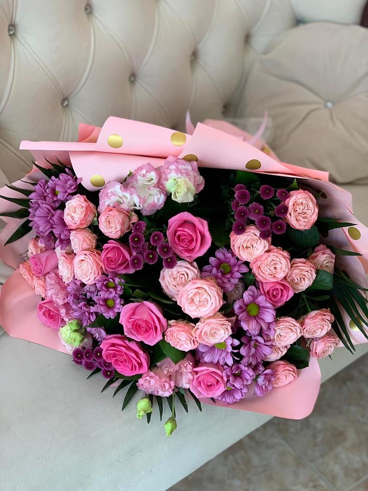 Букет цветов из: Хризантемы, Розы и Лизиантусы в Виля