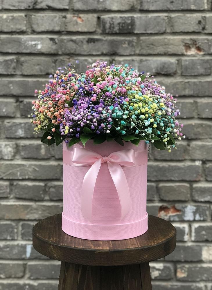 Цветочная композиция из Гипсофила и Розы в шляпной коробке в Виля