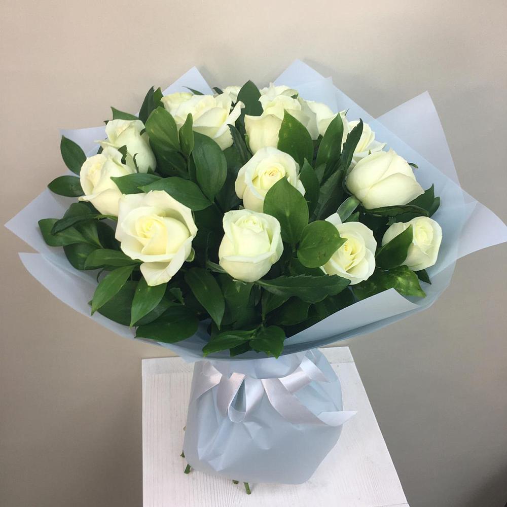 Букет 15 Белых роз Проуд в Виля