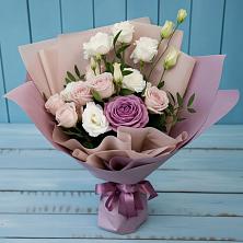Букет цветов из:  Розы и Лизиантусы в Виля