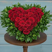 Цветочная композиция из Розы в виде сердца в Виля