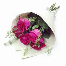 Букет цветов из:  Розы в Виля