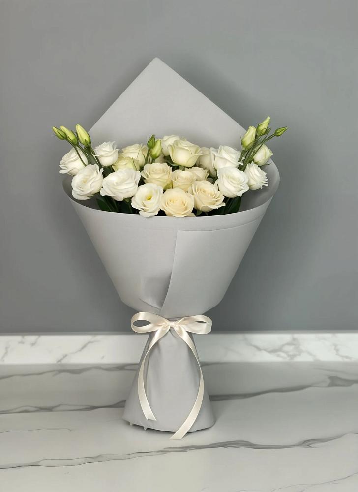 Букет цветов из: Розы и Лизиантусы в Виля