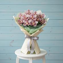 Букет цветов из:  Орхидеи и Розы в Виля