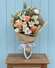 Букет цветов из:  Альстромерии, Лизиантусы, Розы и Хризантемы в Виля