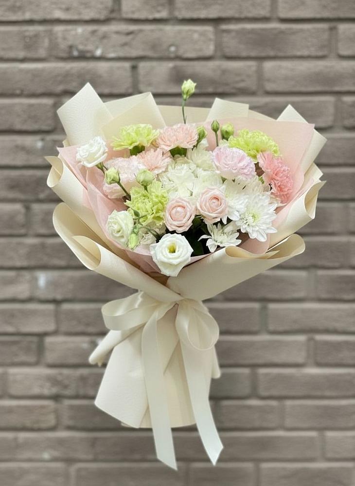 Букет цветов из: Гвоздики, Розы, Лизиантусы и Хризантемы в Виля