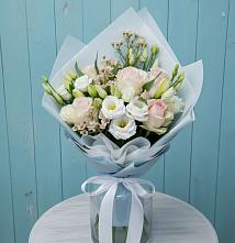 Букет цветов из:  Розы и Лизиантусы в Виля