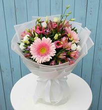 Букет цветов из:  Герберы, Альстромерии и Лизиантусы #REPLACE_PRED# Виля