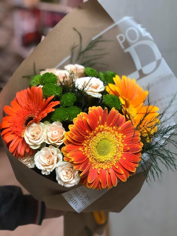 Букет цветов из: Герберы, Хризантемы и Розы в Виля