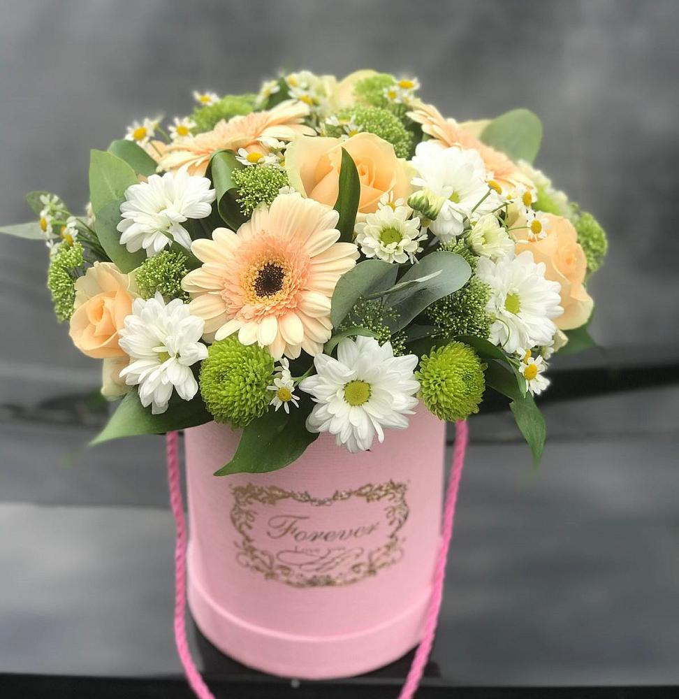 Цветочная композиция из Розы, Герберы и Хризантемы в шляпной коробке в Виля