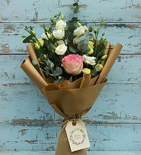 Букет цветов из:  Розы и Лизиантусы в Виля